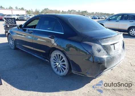 2017 Mercedes-Benz C 300 Sport z USA, uszkodzony, nr VIN 55SWF4JB0HU211520